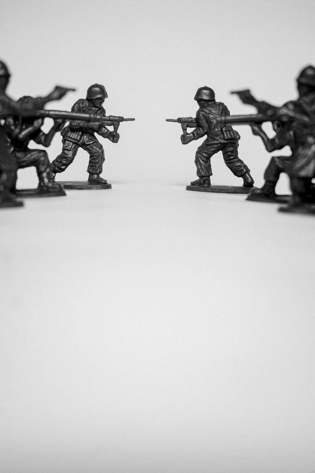 why-choose-us toy-soldiers-in-formation-facing-each-other-u8pwgq4i-vq
